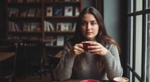Preferire il silenzio alla conversazione è segno di 11 tratti di personalità secondo la psicologia