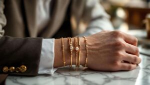 Cosa significa se porti sempre braccialetti d'oro, secondo la psicologia?